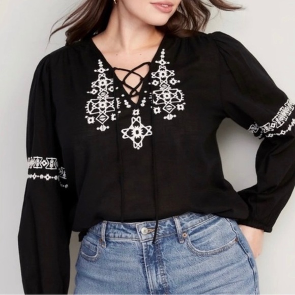 Old Navy embroidered poet black blouse medium - Picture 4 of 8